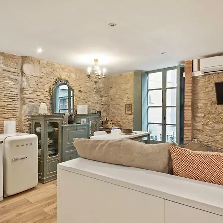Ateliere's Corner Apartman *